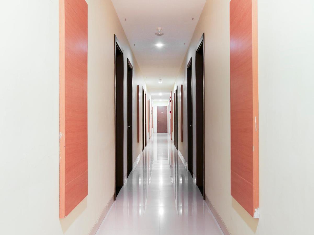 Vaccinated Staff - Capital O 454 Raising Hotel Макасар Экстерьер фото